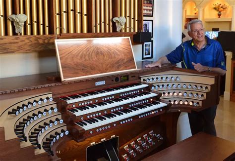hector pantollana biography|hector olivera organist.